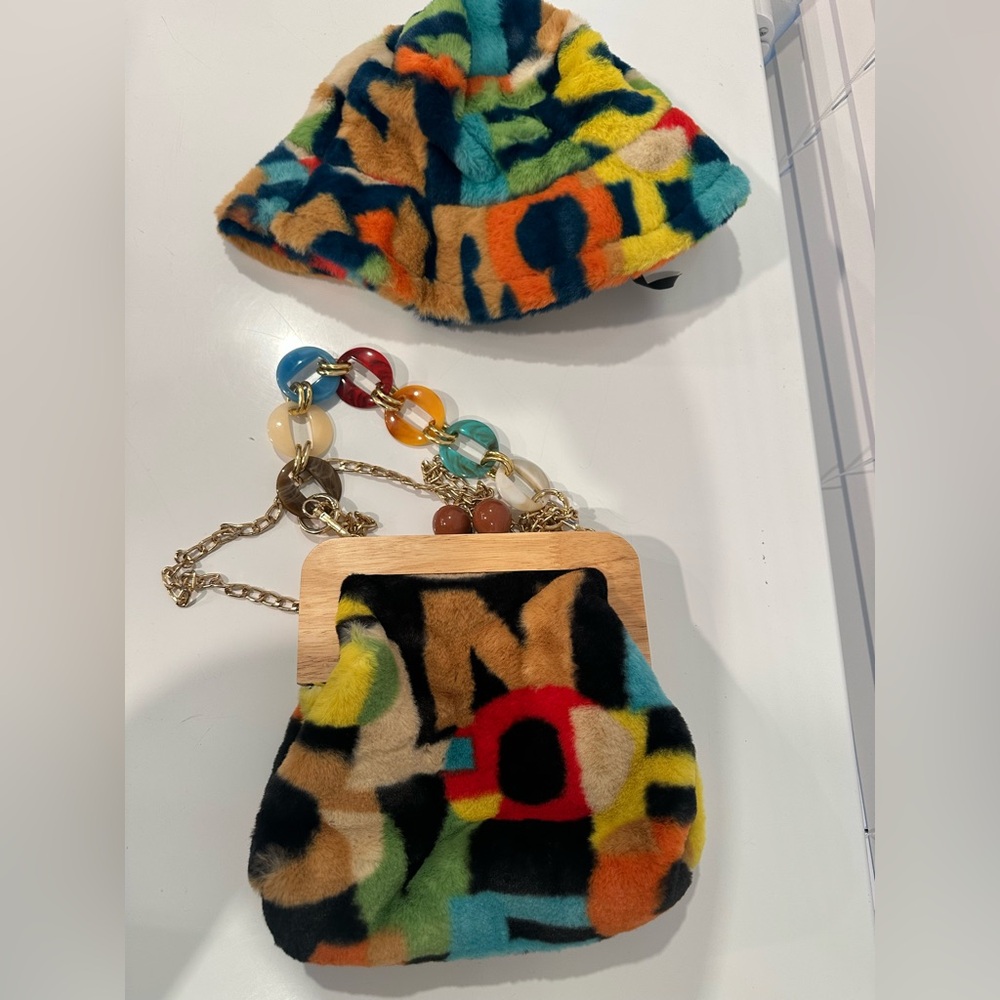 Colorful Chain Accent Women's Bag and Hat Crossbag set